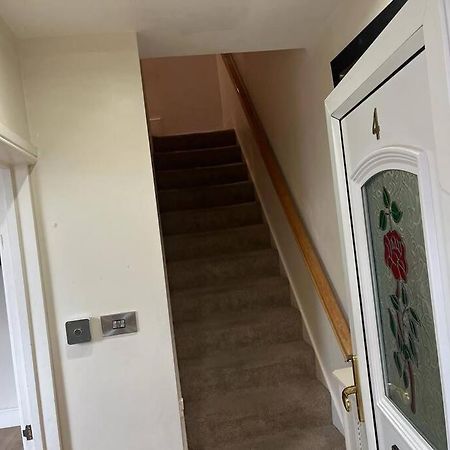 Fabulous 3 Bedroom House , Sleeps Up To 5-7 Guest. South Ockendon Exterior foto