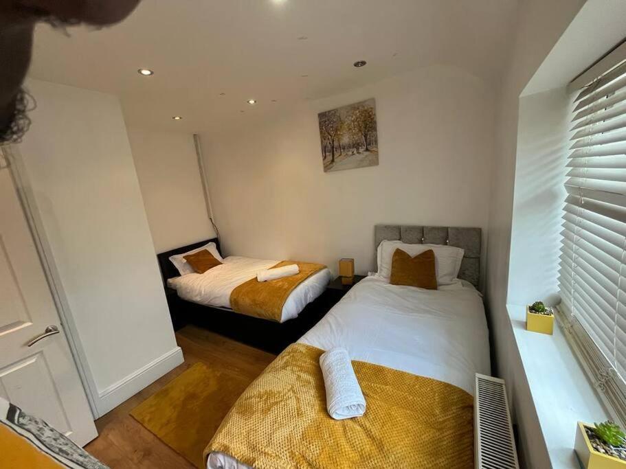 Fabulous 3 Bedroom House , Sleeps Up To 5-7 Guest. South Ockendon Exterior foto