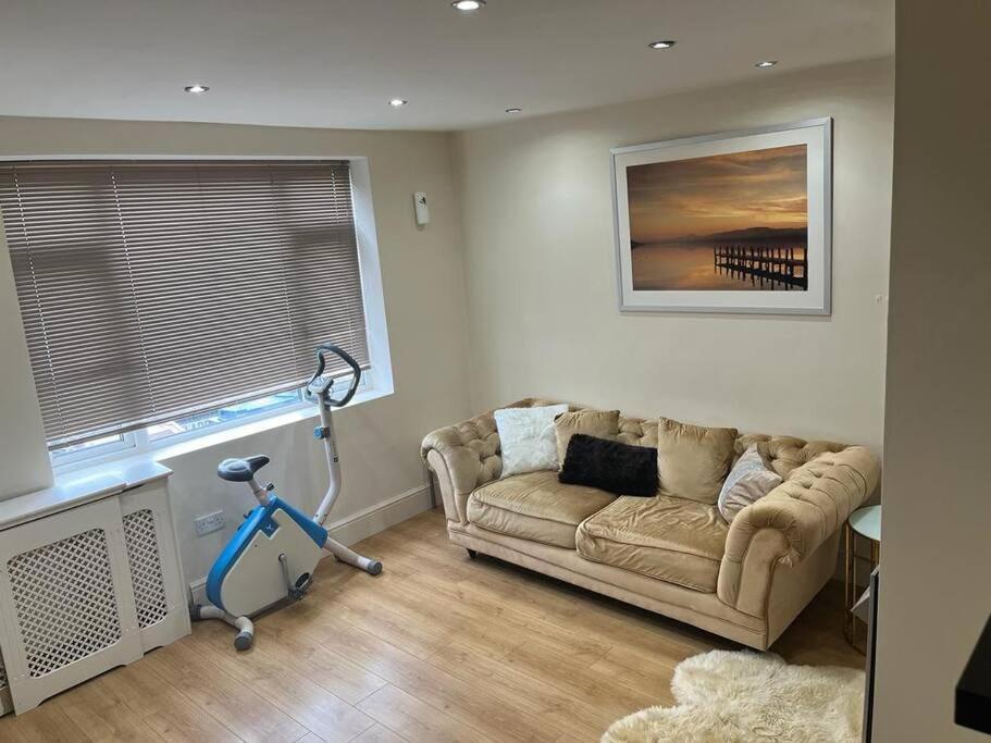Fabulous 3 Bedroom House , Sleeps Up To 5-7 Guest. South Ockendon Exterior foto
