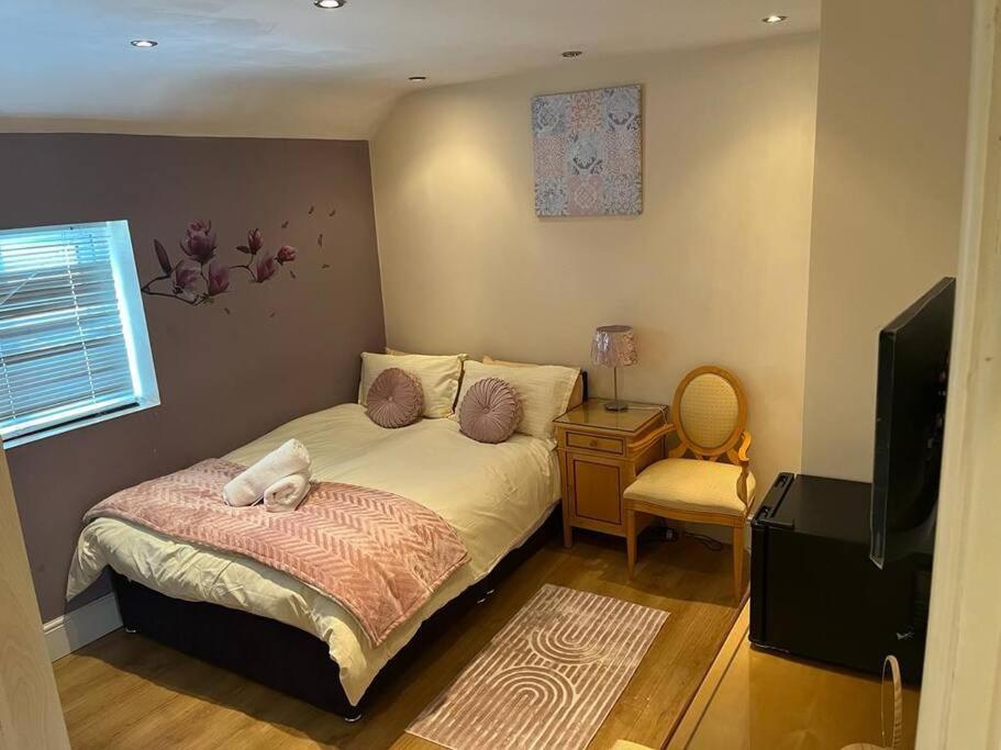 Fabulous 3 Bedroom House , Sleeps Up To 5-7 Guest. South Ockendon Exterior foto