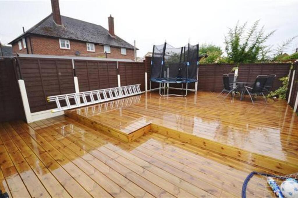 Fabulous 3 Bedroom House , Sleeps Up To 5-7 Guest. South Ockendon Exterior foto